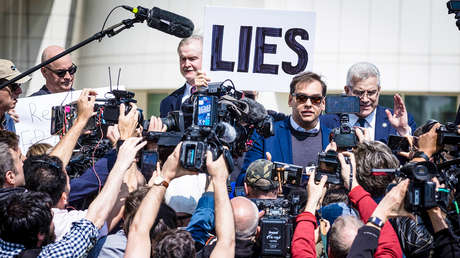 Congresista acusado de fraude en EE.UU. confiesa una estafa de cheques falsos en Brasil para no ir a juicio