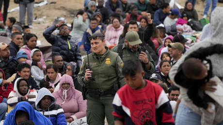 Texas presenta una demanda en nombre de una coalición de estados por la "ilegal" política migratoria en EE.UU.