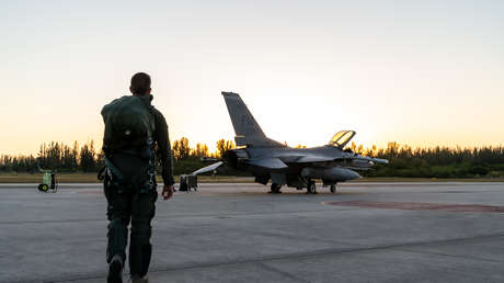 NYT: EE.UU. no permite a pilotos ucranianos entrenarse para manejar cazas F-16