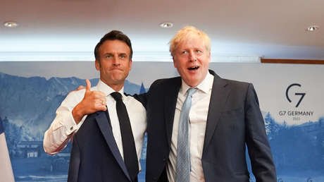 Boris Johnson habría insultado a Emmanuel Macron y prometido "apagarle las luces a golpes"