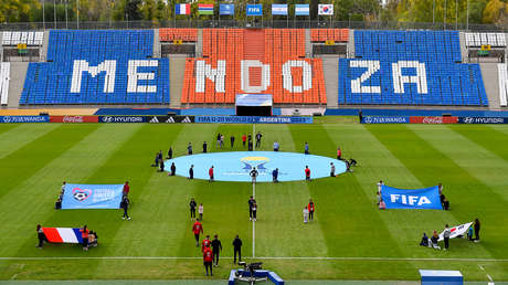 Polémica en el Mundial sub-20 de Argentina: el escudo de Malvinas aparece tapado