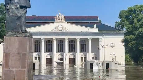 "La ciudad está inundada": Muestran las secuelas de la destrucción de la presa de Kajovka