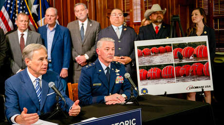 Texas colocará una barrera flotante en la frontera con México