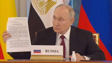 Putin muestra el acuerdo pactado con Ucrania tras el inicio del conflicto, que Kiev firmó y luego violó