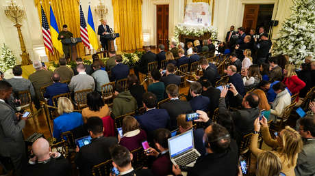 Foreign Policy: El Congreso presiona a Biden para que entregue bombas de racimo a Ucrania