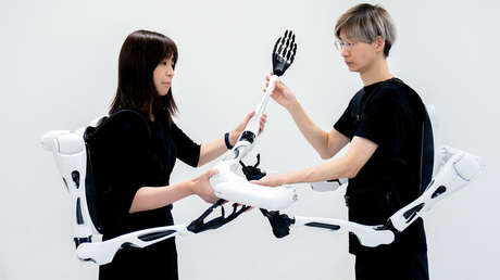 VIDEO: Crean brazos robóticos que podrían abrir camino a "interacciones en una sociedad cíborg"