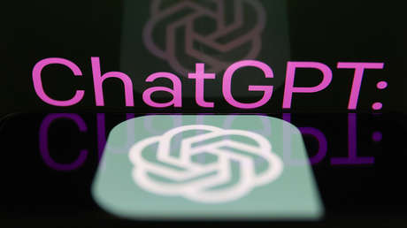 El interés explosivo por el bot ChatGPT decae por primera vez desde su lanzamiento