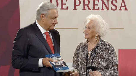 "Símbolo de resistencia": López Obrador celebra visita de líder de Abuelas de Plaza de Mayo