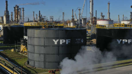 Argentina enfrenta en tribunal de EE.UU. la demanda de 'fondos buitre' por la expropiación de YPF