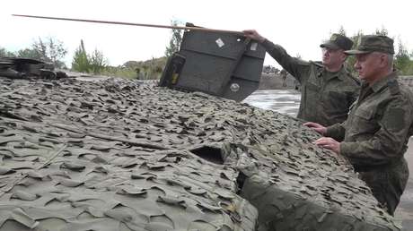 Shoigú queda poco impresionado por el blindado CV90, de fabricación sueca, capturado por tropas rusas