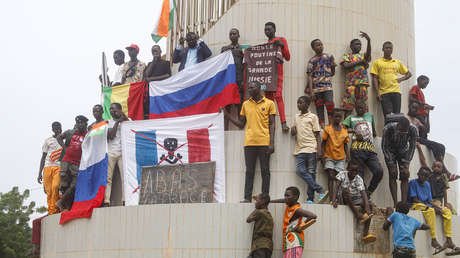 94 parlamentarios franceses denuncian el fracaso de la política de París en África