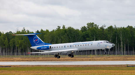 El primer avión aterriza en el aeropuerto del cosmódromo ruso de Vostochni (VIDEO)