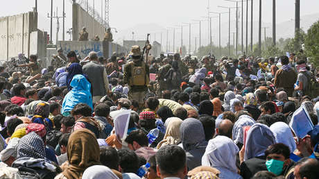 Denuncian que Reino Unido no cumple sus promesas con las familias afganas que huyen de los talibanes