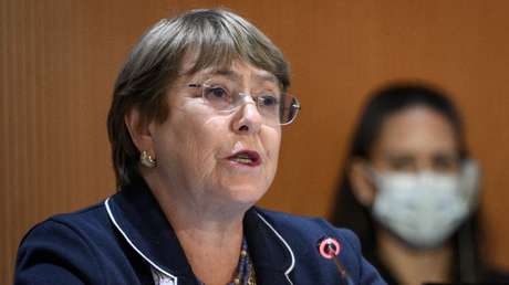 Bachelet dice que no apoyará la nueva Constitución "si se retrocede en derechos de las mujeres"