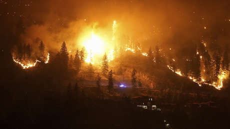 VIDEO: Un 'tornado de fuego' es registrado durante los devastadores incendios forestales que asolan Canadá