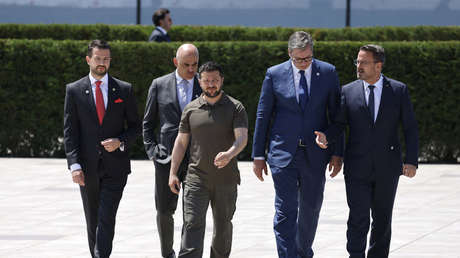 Vucic discute la situación en Kosovo y Ucrania con Zelenski