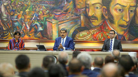 Maduro designa a tres nuevos ministros de su gabinete