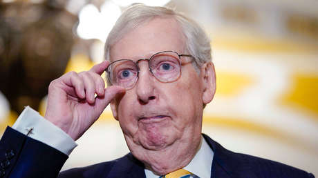 VIDEO: El senador Mitch McConnell 'se congela' nuevamente ante periodistas por 30 segundos