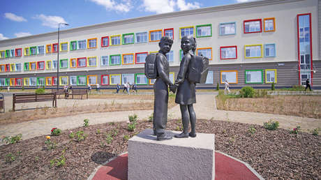 Rusia abre una escuela de vanguardia para 1.100 alumnos en Mariúpol (VIDEO)