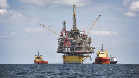 El precio del crudo Brent sube tras los anuncios de Rusia y Arabia Saudita sobre recortes