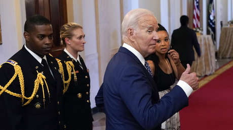 VIDEO: Biden abandona abruptamente la ceremonia de entrega de la Medalla de Honor