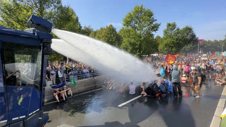 Más de 2.400 ecoactivistas son detenidos por bloquear una importante autopista en Países Bajos