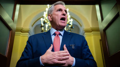 VIDEO: Activistas toman una oficina del Congreso de EE.UU. y exigen renovar una iniciativa contra el VIH