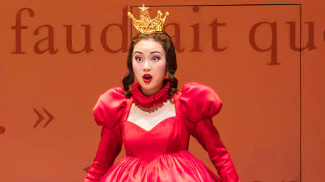 Amenazan a cantante china al ser confundida con otra que interpretó una canción rusa en Mariúpol