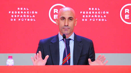 La Audiencia Nacional de España imputa a Rubiales y le cita a declarar por el beso a Jenni Hermoso