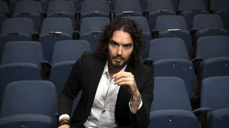 Acusan al actor Russell Brand de abuso sexual contra varias mujeres