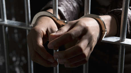 Dispara al aire para celebrar una permisiva ley sobre porte de armas y termina baleado y encarcelado