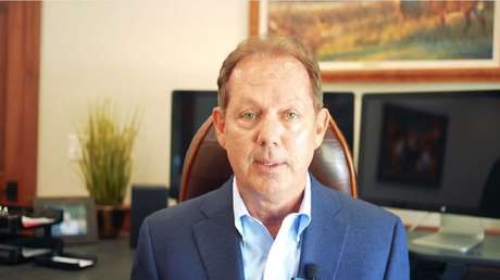 VIDEO: Agreden y escupen en público a un alcalde en EE.UU.