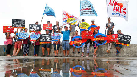 Filipinas insta a sus pescadores a mantener su presencia en un arrecife controlado por China