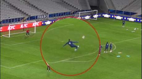 VIDEO: Impresionante gol de Mbappé en una práctica de Francia que celebra y deja atónitos a todos