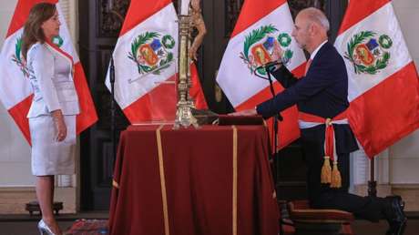 "Racionalidad económica" de Pinochet y "orden divino": controversias del nuevo canciller peruano