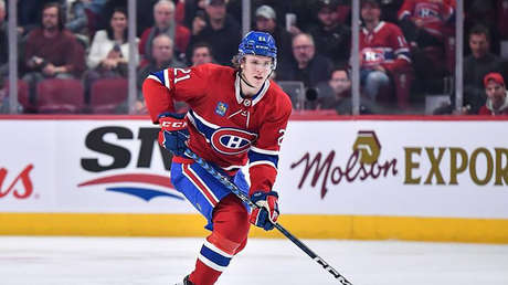 VIDEO: Jugador de hockey sufre un corte en la cara con la cuchilla de un patín en la NHL