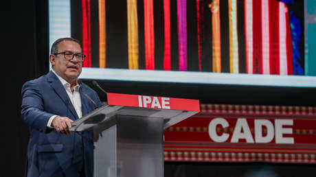 "El mundo ve al Perú con buenos ojos": premier anima a empresarios y desata críticas