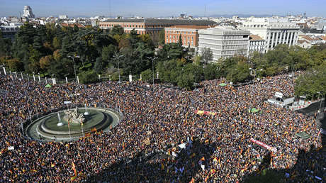 "Ni amnistía ni autodeterminación": protestan en Madrid contra Sánchez y el perdón a los independentistas catalanes