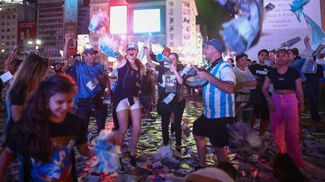 "¡Corran, zurdos de mierda!": Las amenazas que marcan la celebración del triunfo de Milei en Argentina