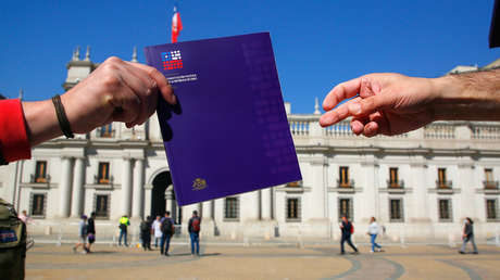 Sondeo revela que solo un 19 % de chilenos cree que la nueva Constitución ayudará a resolver los problemas del país