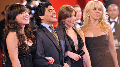 "Sos insignificante para el mundo": la respuesta de las hijas de Maradona a las críticas de Macri