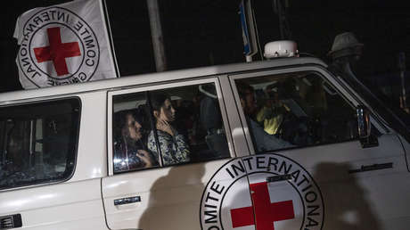 Difunden imágenes de la segunda entrega de rehenes israelíes por Hamás (VIDEO)