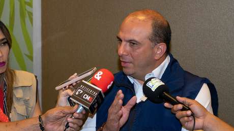 Cientos de personas huyen de sus casas en medio de combates de grupos armados en Colombia