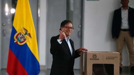 Petro insta a la Fiscalía investigar autoría de mensajes que piden su muerte