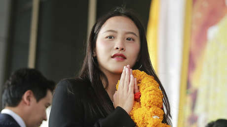 Condenan a 6 años de prisión a una legisladora tailandesa por insultar a la monarquía en redes sociales