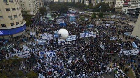 Centrales sindicales de Argentina rechazan el 'megadecreto' de Milei