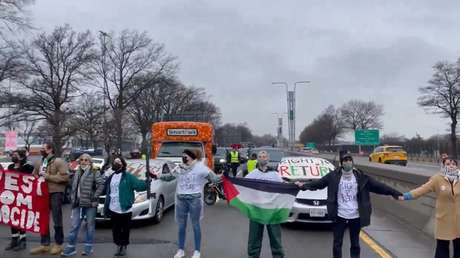 Manifestantes propalestinos bloquean carreteras hacia aeropuertos de Los Ángeles y Nueva York (VIDEOS)