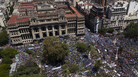 Milei pisa el acelerador con un paquete de medidas radicales (y guarda una carta bajo la manga)