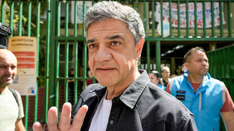 El alcalde de Buenos Aires Jorge Macri es visto en un avión privado de vacaciones a pocos días de asumir