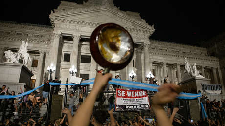 Gremio de la salud en Argentina alerta que las medidas de Milei provocarán una "sobrecarga del sistema"